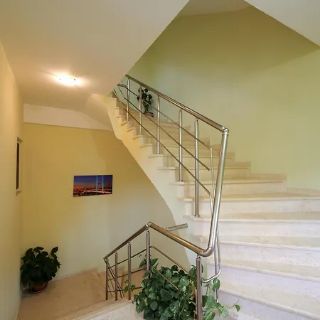 Unico Apartmán 3*